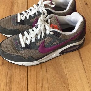 Nike Air women’s sneakers size 9